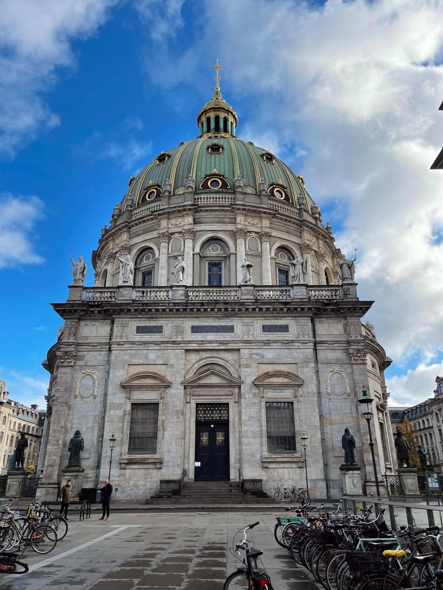 Beautiful 3 Bedroom Flat Next To The Marble Church Appartement *